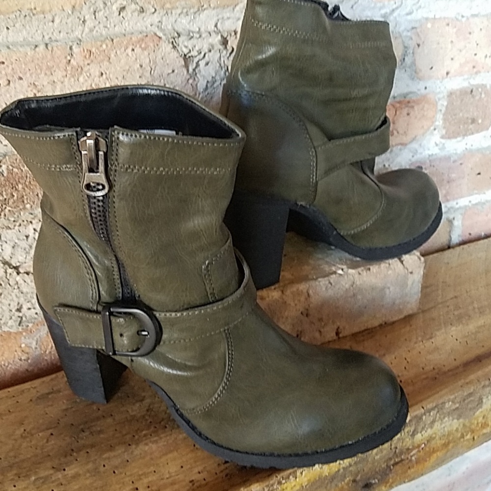 EUC - Modern Rebel Olive Heeled Boot - Size 10